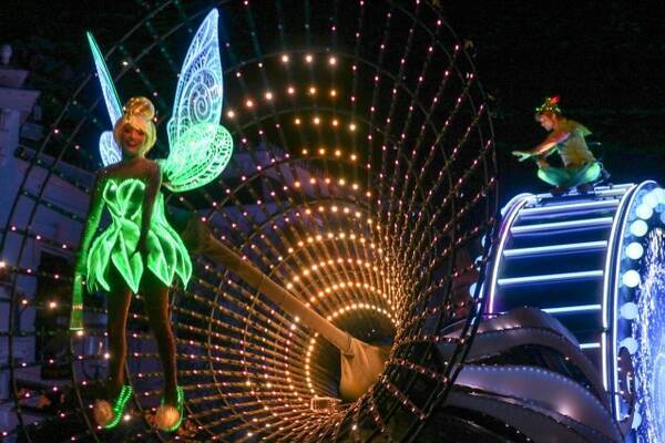 海外ディズニー キャラも光り輝く アナハイム版 ペイント ザ ナイト パレード 全フロート徹底紹介 攻略ガイド 15年10月6日 エキサイトニュース