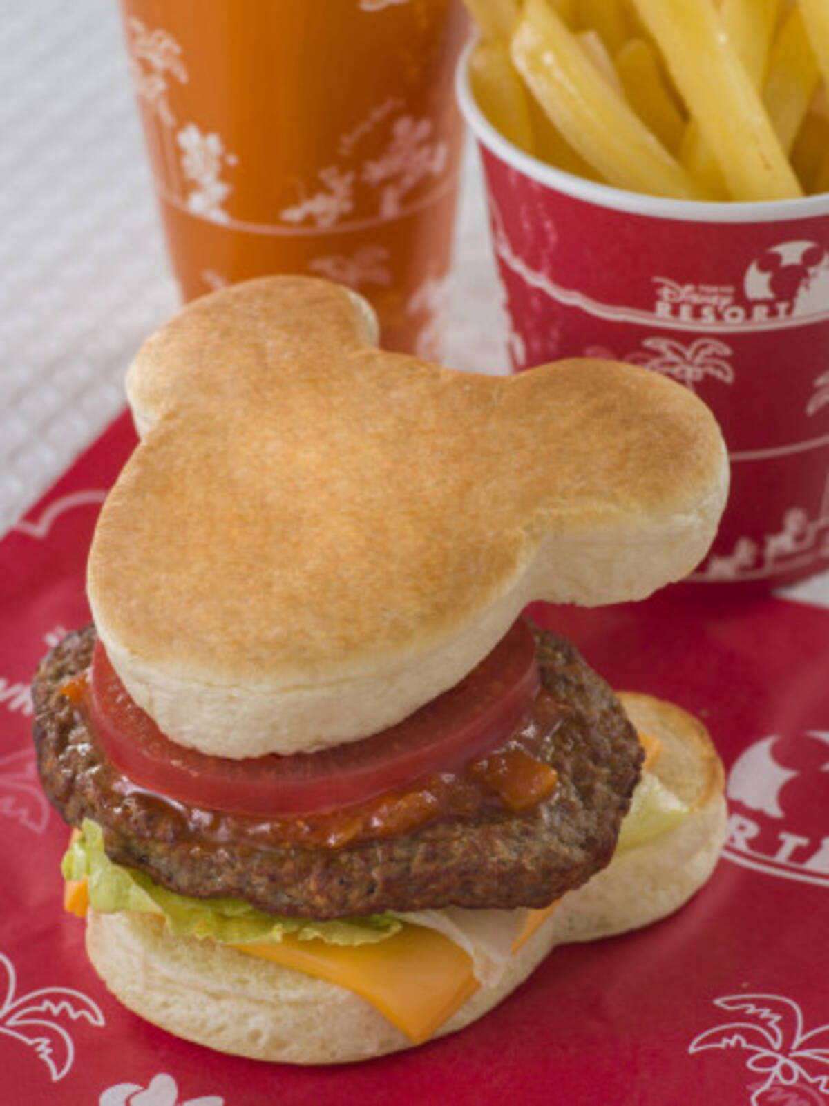 Tdl ミッキー型のハンバーガーを食べよう トゥモローランド テラス 19年8月30日 エキサイトニュース