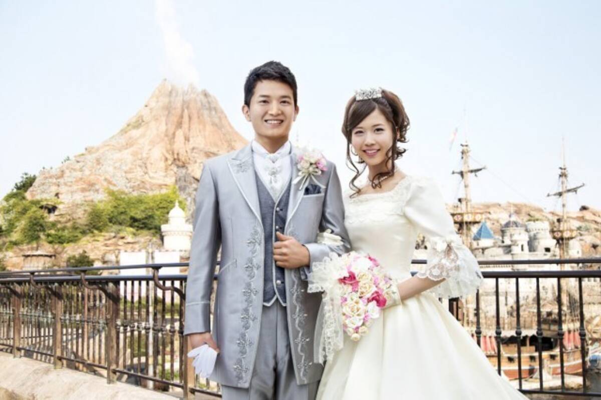 ディズニー結婚式 開園前のtdsで撮影 今こそディズニーウェディングがオススメな3つの理由 16年5月17日 エキサイトニュース