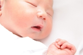 夜泣きの改善にも！ 「赤ちゃんがスヤスヤ眠るようになる」3つの方法