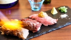 箸で切れるトロトロ牛タンなど“3種の炙り肉寿司”と日本酒のマリアージュ！新橋「蔵のや」で夏季限定提供