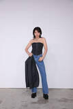 「仲里依紗、肩出しチューブトップの大胆衣装で登場！〈Calvin Klein グローバルイベント in TOKYO〉」の画像3
