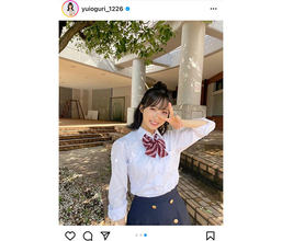 AKB48・小栗有以、「パパムス」制服オフショット公開！「いっぱい着れてウレシイ〜」