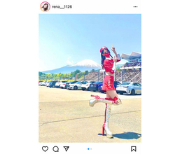 レースクイーン・黒木麗奈、富士山バックで披露したセクシーな絶対領域にファン歓喜！