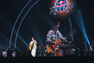 レッドブルの音楽ライブ『Red Bull Jukebox 2023』が優里の地元幕張メッセで開催
