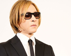 YOSHIKI、急逝したYOSHIの遺族の強い想いを受けてバンドの継続およびボーカリストオーディションの開催を発表