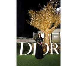 新木優子、全身ブラックのシックなディオールルックで登場！＜DIOR HOLIDAY POP-UP＞