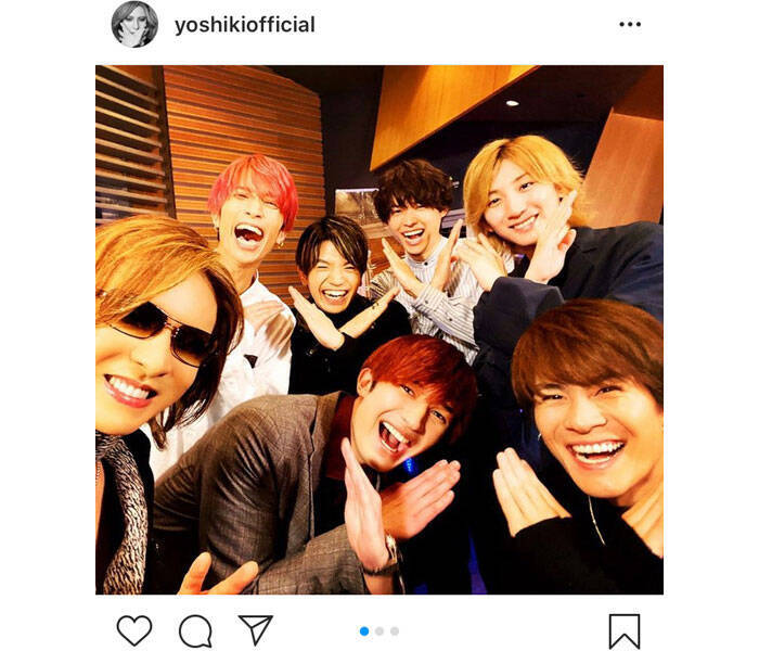 X Japan Yoshiki Sixtones ストーンズ と仲良く Xポーズ 披露 デビュー曲がyoshikiさんで本当に良かった 年2月23日 エキサイトニュース