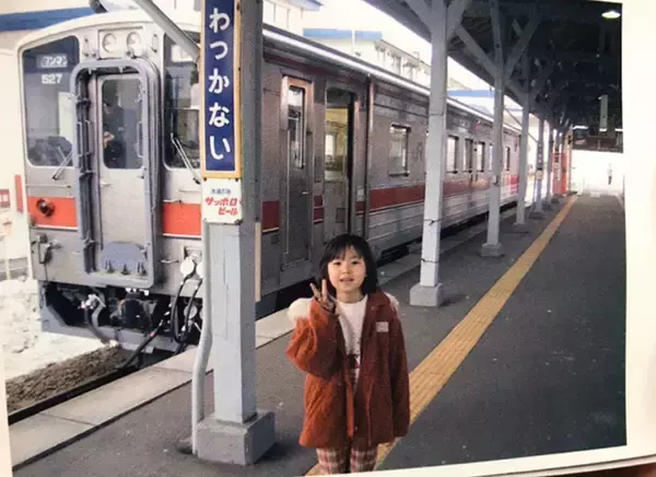 STU48 瀧野由美子、子供時代の鉄道ショットを公開「小さい頃から英才教育」「とてつもない場所での撮り鉄」