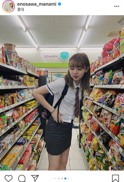 江野沢愛美、反響のあった韓国風の制服ショットを披露！「制服めっちゃかわいい」「美脚とはこのことですな」