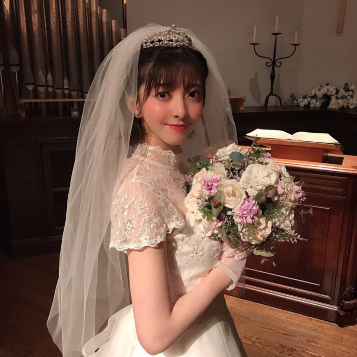 菅原りこ 純白のウェディングドレス姿でヒロイン役抜擢を告知 年10月6日 エキサイトニュース