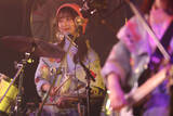 「【ライブレポート】向井地美音率いるAKB48初のバンドユニット『Lacet（レセ）』、圧巻のバンド演奏で劇場を沸かす！」の画像8