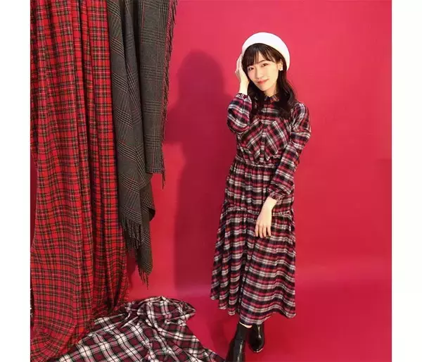 前島亜美、2021年カレンダーのオフショット公開！「どのスタイリングがお好きですか？」