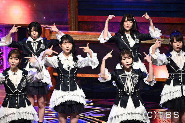 Akb48 ファンとの絆を繋いだ 離れていても を歌唱 第62回 輝く 日本レコード大賞 年12月30日 エキサイトニュース