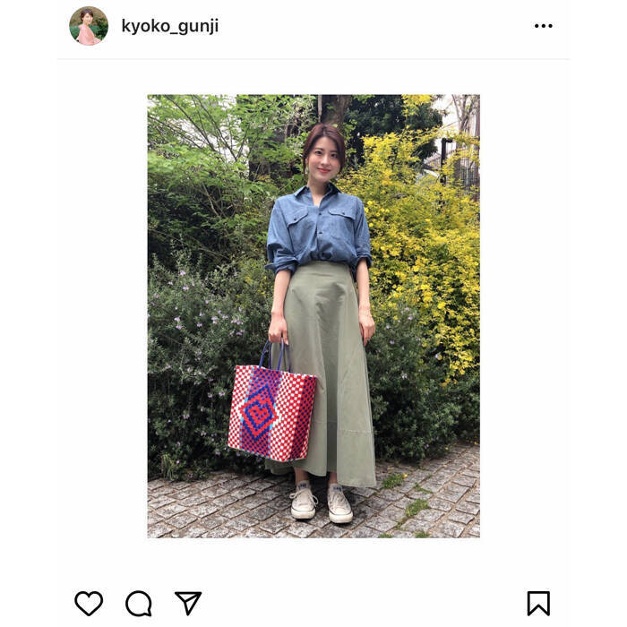 郡司恭子アナ、「春らしい」爽やかシャツコーデを披露！バッグは後藤晴菜アナとお揃い。 (2021年4月16日) エキサイトニュース