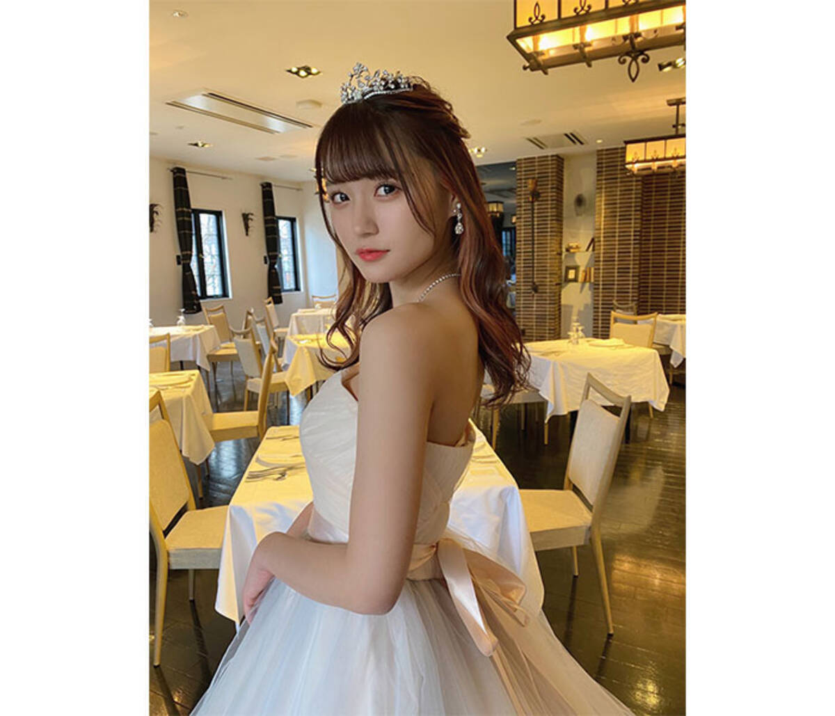 Ske48 中野愛理 背中見せの純白ドレスコーデで魅了 美しすぎます お父さん 涙が出ちゃう 21年4月17日 エキサイトニュース