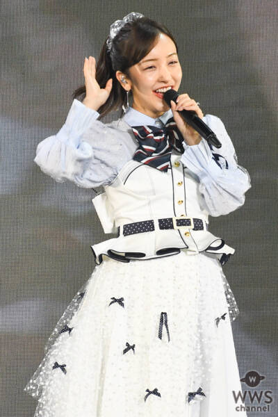 板野友美 峯岸みなみ卒コンにゲスト出演 妊娠発表後初のステージに祝福の拍手も 21年5月22日 エキサイトニュース