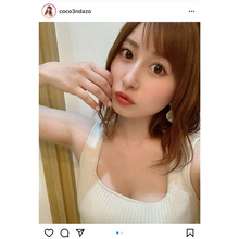 成瀬心美、セクシーな谷間が見えるノースリーブ姿を披露！「ずーっと見ていたい」