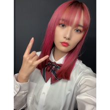 浅川梨奈、美しいピンクヘアーのJKコス姿を披露！「ん～可愛い」「ビジュ好きすぎる」