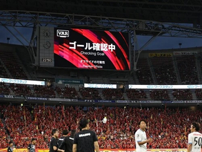 サッカーの「VARが長い」問題 誤審の歴史を知るベテランライターが指摘「はっきりとした、明白な間違い」を防ぐためにあるべき