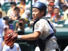 「投手のよさを引き出す捕手」はいかにして生まれたか　履正社の坂本誠志郎が侍ジャパンの守りの要になるまで