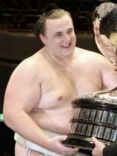 【平成の名力士列伝：把瑠都】28歳で土俵を後にしたエストニア出身の「未完の大器」 大関まで上り詰めた実力と引退後の活躍につながるバイタリティ