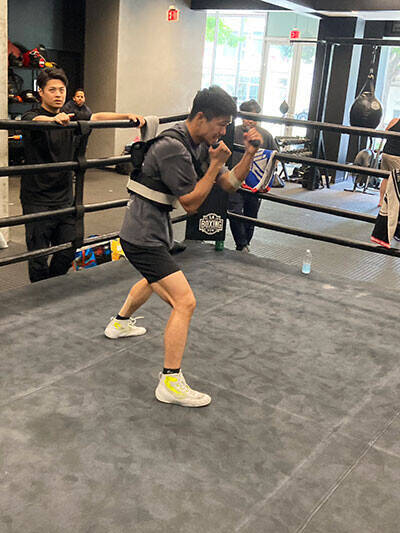 【ボクシング】「ベストファイター」井上尚弥に勝つために　LAキャンプで、コーチが中谷潤人に授ける"妙技"