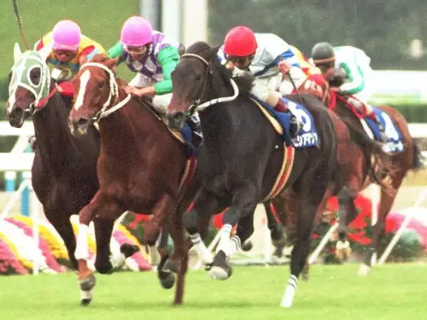 『ウマ娘』でも描かれる闘志むき出しの熱血キャラ　世代の頂点に立った女傑ヒシアマゾンが魅せたライバルとの激闘