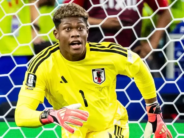 【ワールドカップ】サッカー日本代表の10代を「育成の名将」が振り返る　「鈴木彩艶は17歳でＡ代表に招集しようと......」