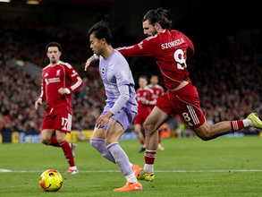 サッカー日本代表のカギを握る三笘薫の回復度 リバプール戦、ワールドクラス相手にどこまでやれたか