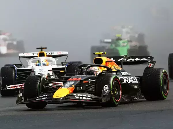 【F1】角田裕毅がようやくスタート地点に立った　フェルスタッペンという「怪物」とのタイム比較がついに始まる