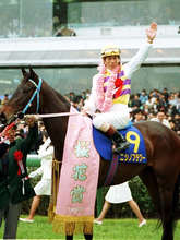 『ウマ娘』では純真無垢な少女として描かれるニシノフラワー　牝馬クラシックや古馬一線級相手に見せた力強い走り