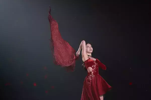 本田真凜が宇野昌磨とのアイスダンスで度肝を抜く新プログラム披露　氷上で見せるプロの仕事