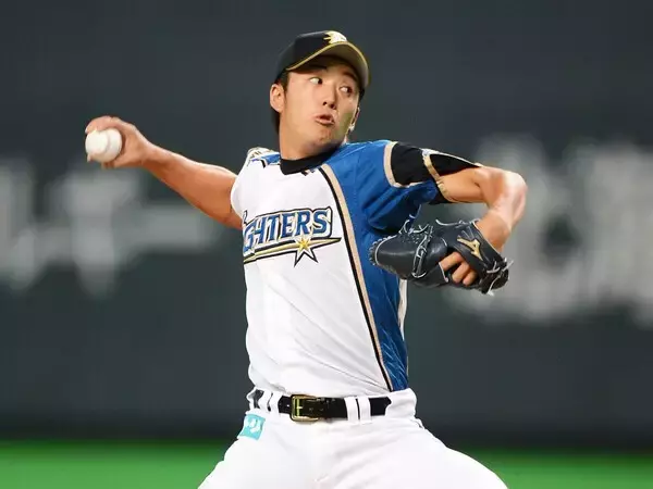 「斎藤佑樹が日本シリーズでプロ入り後最速の147キロをマークするも「右腕がまったく上がらない。これはヤバい...」」の画像