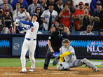 指揮官もチームメイトもロサンゼルス市民も驚愕した大谷翔平の１試合３本塁打＆10奪三振 「ポストシーズン史上最高のパフォーマンスだ」