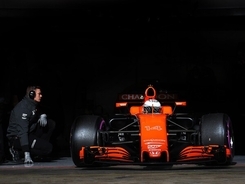 F1参戦３年目、マクラーレン・ホンダはバラバラ。アロンソに「こんなことなら、去年のエンジンでよかった」と言われ…