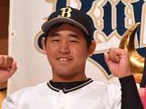 「【プロ野球】宮城大弥は幼少期、ツギハギのユニフォームや穴が空いたスパイクでプレー　父が明かす壮絶な極貧生活」の画像1