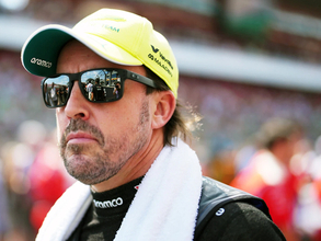 【F1】アロンソは喜びを抑えて小さくガッツポーズ　アストンマーティン・ホンダが「レース」に戻ってきた
