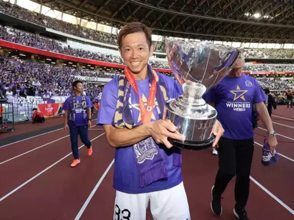 「考・体・心・技」を信条とする塩谷司　37歳になる彼が最優先する、レジェンドたちが継承してきた広島のDNAとは