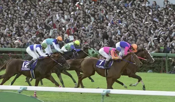 『ウマ娘』ではコミカルな歌劇王ながら、競走馬のテイエムオペラオーは完全無比の強さを見せ続けた「世紀末覇王」