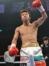 日本ボクシング世界王者列伝：八重樫東　14度の世界戦を戦い抜き「３階級制覇」を成し遂げた傷だらけの勲章