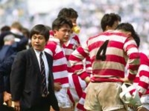 ラグビー日本代表・宿澤広朗が遺した勝利の哲学　シビアな銀行マンはフィジカルの弱さから目を背けなかった