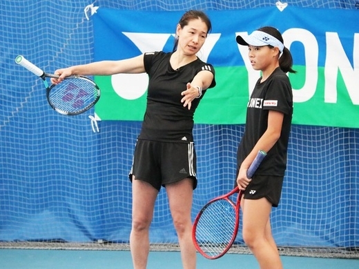 石井琢朗の娘と久保竜彦の娘がテニス ダブルスでコンビを組んでいた 年12月12日 エキサイトニュース