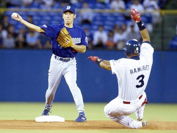 名手 荒木雅博がイップスの恐怖に引きずり込まれたウッズの守備範囲 21年5月13日 エキサイトニュース