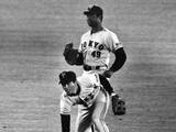 「【プロ野球】篠塚和典が間近で見た河埜和正の「世紀の落球」 甲子園の異様な雰囲気が、名手の守備も狂わせた」の画像1