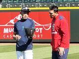 「【MLB】「グラブのせいにするな」 ヌートバーを変えたイチローの言葉 新ルーティンが生んだ驚きの変化」の画像1