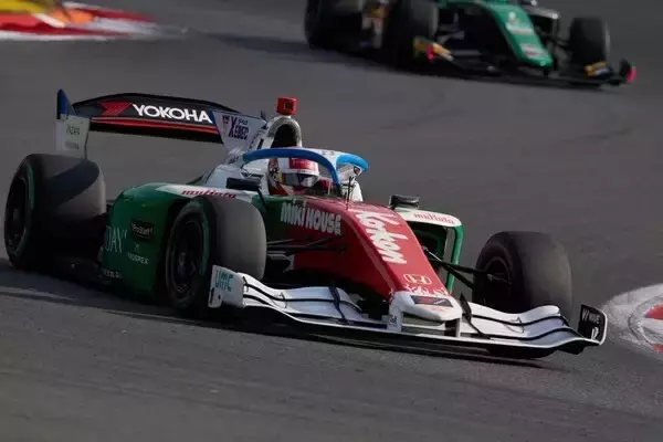 「レーシングドライバー・Jujuの20歳の決意「世界で活躍するために結果を出す」「ジャガーで走れたのはいい経験」」の画像