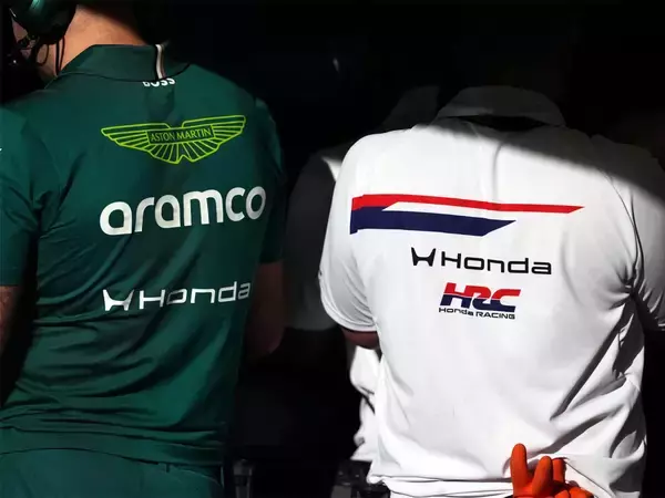 【F1】アロンソが怒ってグローブを投げた...話はデマ　アストンマーティン・ホンダの周囲に飛び交った不穏なウワサ