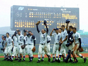 【高校野球】０対７からの大逆転、選抜王者・愛工大名電を撃破... 熱血教師・吉田洸二が公立校・清峰で起こした歴史を変えた夏