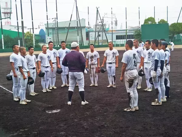 「【高校野球】涙を流したエース、勝てなかった名門、監督の後悔......創部100年・関大北陽が復活への扉を開くまで」の画像